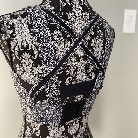 Lululemon size 4 sports bra - Picture 2 of 3